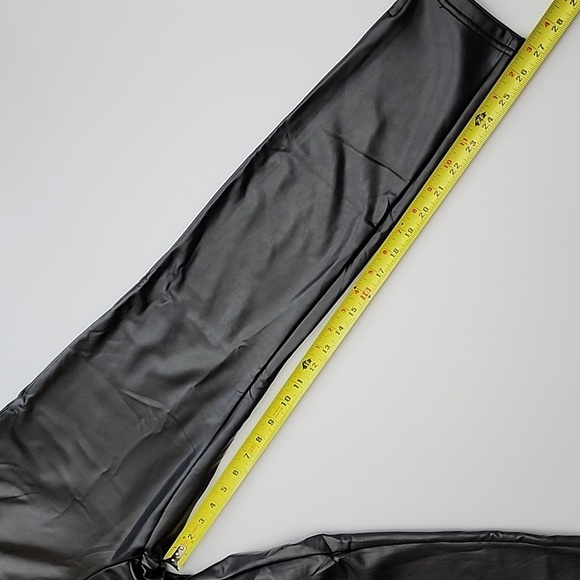 NWT HUE Women Black Faux Leather Pull On Stretch Skinny Pant Elastic Waist Sz XS - Picture 10 of 10